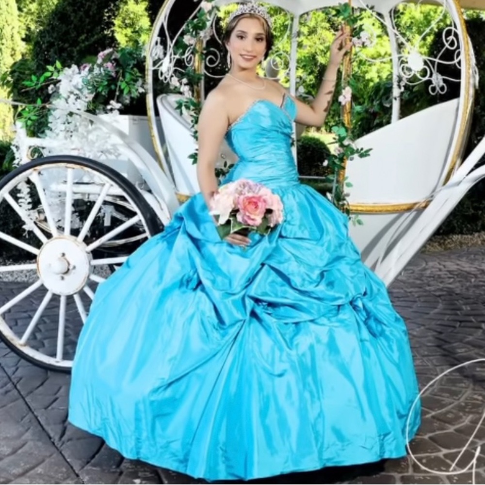 💙🌸💙 Quinceañera Dress light blue